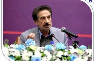 نخستین همایش هم‌اندیشی بانک صادرات ایران با فعالان صنعت پتروشیمی برگزار شد/ دبیر انجمن صنفی کارفرمایی صنعت پتروشیمی: سهم صنعت پتروشیمی در اقتصاد کشور به ۶ درصد می‌رسد