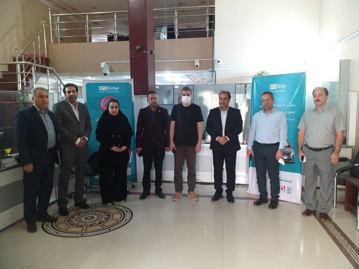 بازدید رئیس‌کل بیمه مرکزی از شعبه بیمه دی در خوزستان/ تأکید بر نقش کلیدی در خدمت‌رسانی به جامعه ایثار و شهادت