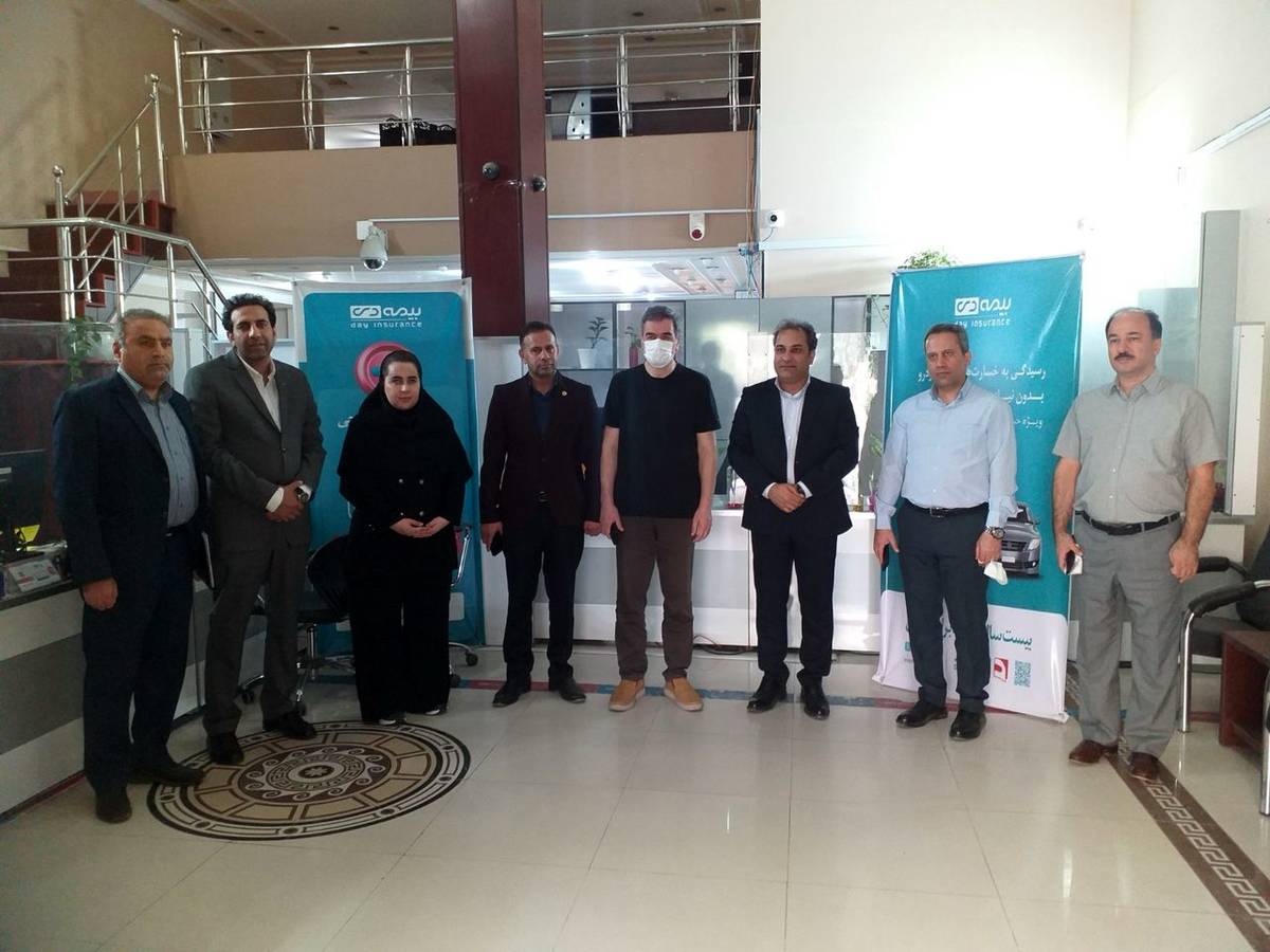 بازدید رئیس‌کل بیمه مرکزی از شعبه بیمه دی در خوزستان/ تأکید بر نقش کلیدی در خدمت‌رسانی به جامعه ایثار و شهادت