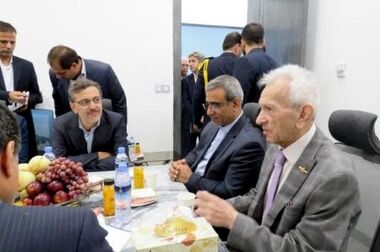 دیدار رئیس هیأت‌مدیره و مدیر امور حوزه مدیرعامل با پزشکان بانک صنعت و معدن