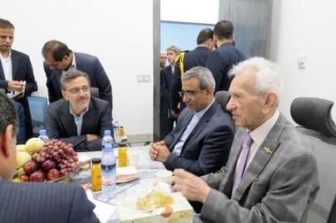 دیدار رئیس هیأت‌مدیره و مدیر امور حوزه مدیرعامل با پزشکان بانک صنعت و معدن