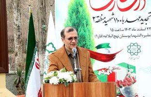 خانواده شهدای منطقه ۲ نهال ایثار غرس کردند