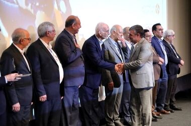  دریافت گواهی ارائه پوسترهای پیش بینی نرخ تولید آهن اسفنجی به روش میدرکس و ارزیابی امکان بازیابی حرارت اتلافی در روش احیای مستقیم  