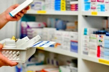 بحران ارزی و فشار بر زنجیره تأمین دارو / هشدار کمبود دارو و شیرخشک در ماه‌های آتی