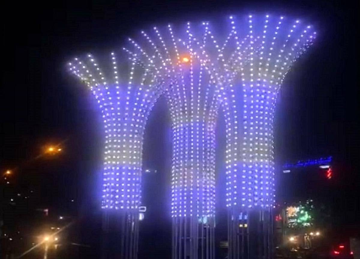 کوی نصر با المان های نوری  روشن شد