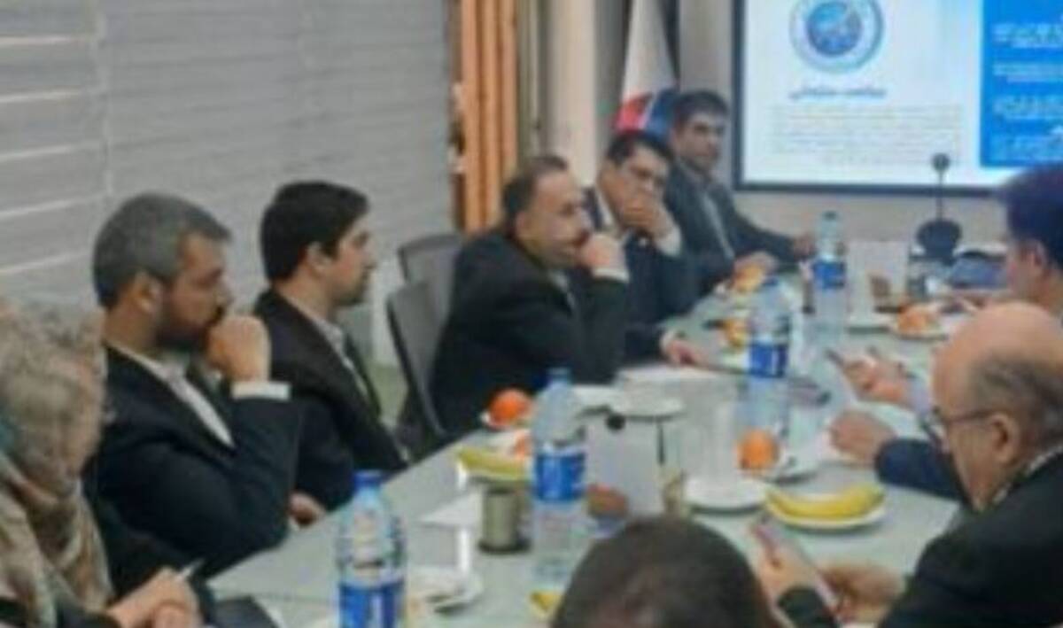 بررسی راهکارهای بازسازی و نوسازی صنایع پساجنگ در دیدار با استاندار اصفهان