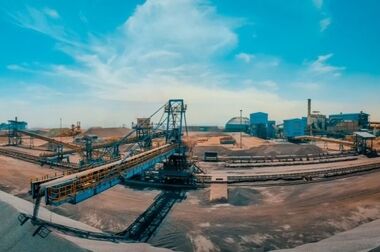 تقدیر از مهندس مدنی‌فر مدیرعامل سیمیدکو توسط وزیر امور اقتصاد و دارایی