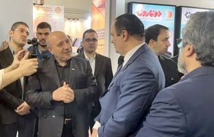  بازدید دبیر شورای عالی مناطق آزاد از غرفه ماکو در ششمین نمایشگاه لجستیک تهران
