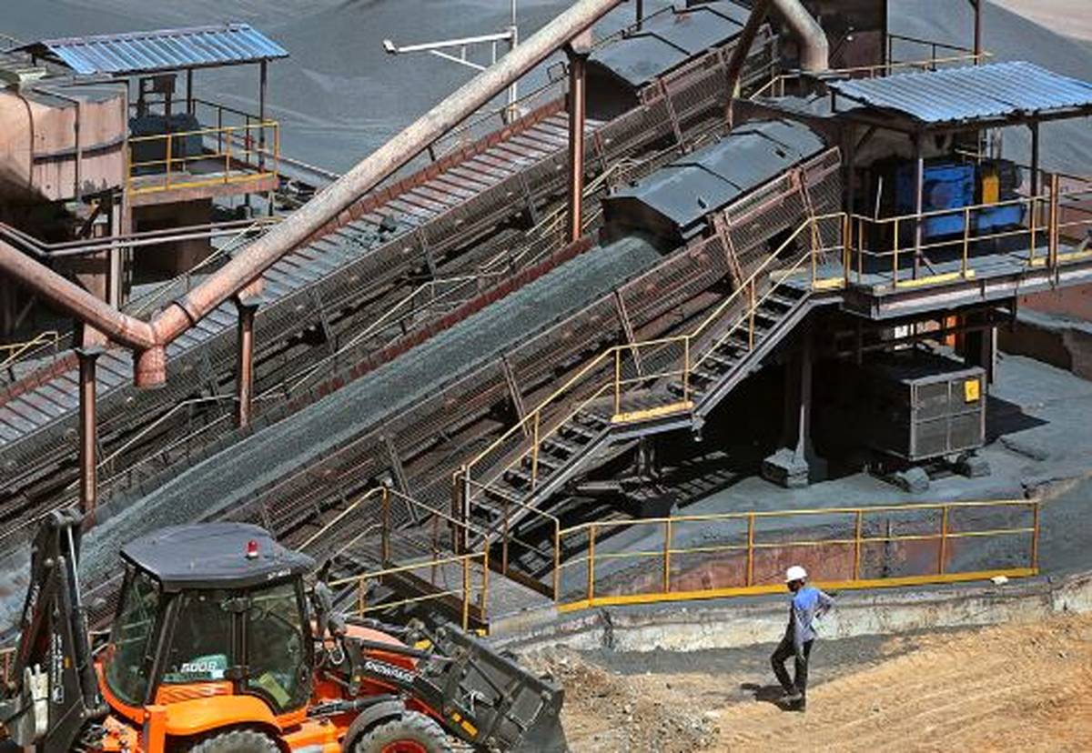 کاهش هزینه حمل و نقل سنگ آهن خواف نیازمند تکمیل زنجیره تولید است