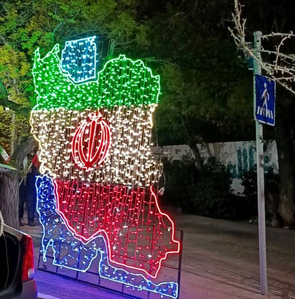 درخشش «نقشه ایران» در خیابان ایران‌زمین