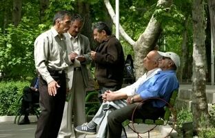  تورم نجومی، از نان تا دارو/ قدرت خرید بازنشستگان کمتر از همیشه است/ مزدبگیران از حاشیه شهرها هم رانده می‌شوند!