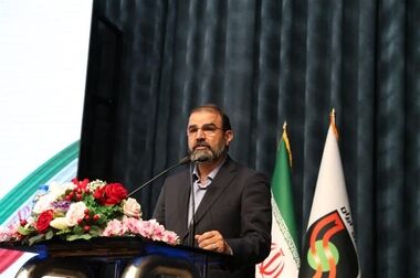 رونمایی از ویژه نامه آهینه در مراسم گرامیداشت روز کارگر