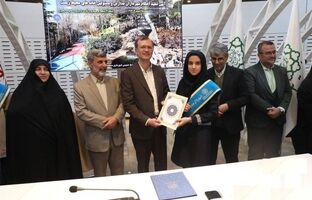 دانش‌آموز منطقه ۲ تهران حکم شهردار مدرسه گرفتند/ دانش‌آموزان منطقه ۲ سکان هدایت مدارس را به دست گرفتند