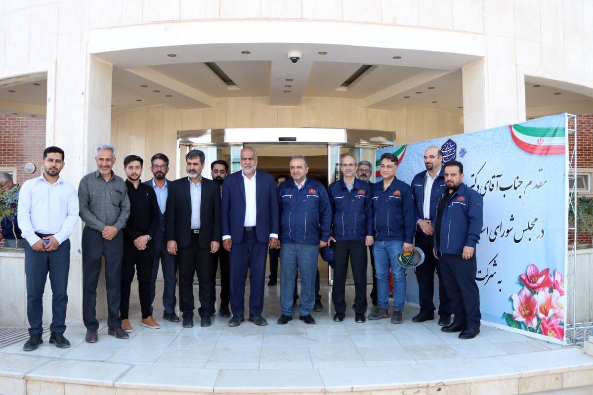 بازدید دکتر صباغیان نماینده مردم شهر ابرکوه در مجلس شورای اسلامی و مهندس حاتمی فرماندار  ابرکوه از کارخانه صنایع آهن و فولاد سرمد