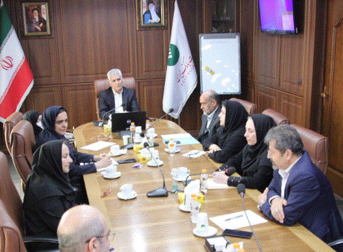 نشست صمیمی مدیرعامل پست بانک ایران با اعضای هیات امنای کانون بازنشستگان بانک برگزار شد