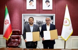 امضای تفاهم نامه همکاری بانک ملی ایران با شرکت ایران خودرو / نجارزاده: همکاری‌ دو بنگاه مالی و صنعتی با قدمت ،نقش بی‌بدیلی در توسعه‌ اقتصاد کشور دارد