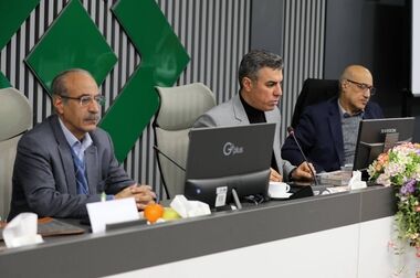 تقدیر مدیرعامل تیم قهرمان چهارمین جام فوتسال صنعت بیمه از پژوهشکده بیمه 