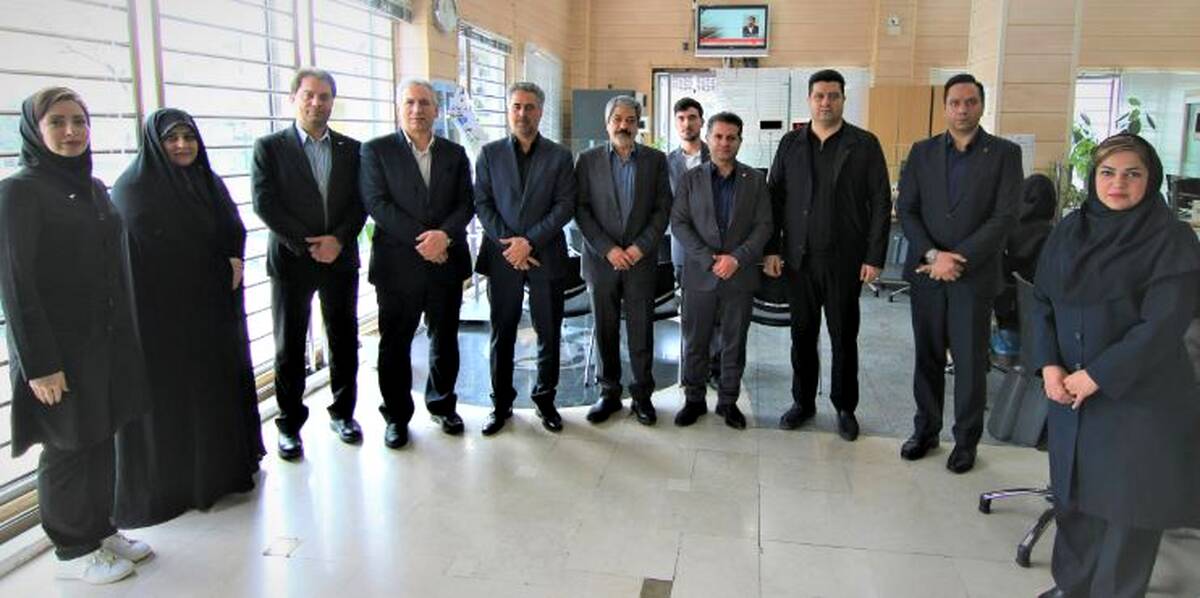 بازدید مدیرعامل موسسه صندوق ذخیره فرهنگیان از شعبه سعادت آباد بانک سرمایه