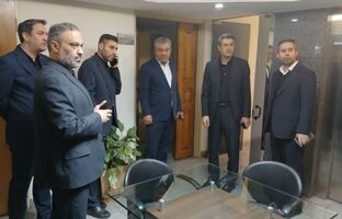 بازدید مدیر عامل بانک سینا از واحد های ستادی و تقدیر از همکاران در شرایط جنگی