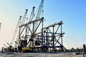 انجام عملیاتRoll-Up جکت سکوی پروژه فرزاد ب در یارد خرمشهر