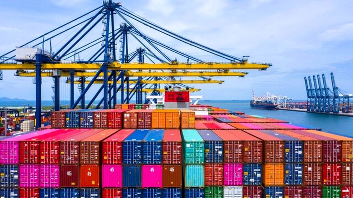 تداوم صادرات و تامین کالا در اوج بحران؛ روایتی از مدیریت کشور در جنگ ۱۲ روزه