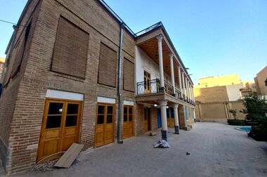   جمع آوری خودروهای اسقاطی و رها شده در منطقه ۱۲