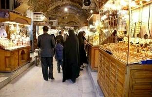 آغاز ریزش‌قیمت‌ها در بازار طلا/ قیمت سکه ۲ میلیون تومان کاهش یافت