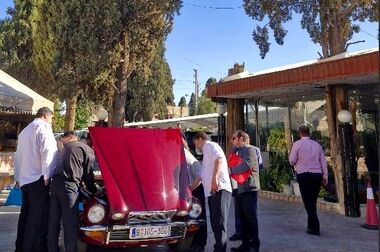 رالی‌تور و گردهمایی خودروهای تاریخی در محکومیت تجاوز به میراث فرهنگی و تاریخی ایران برگزار شد