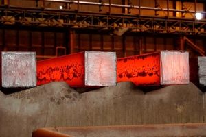 فولاد، آخرین سپر صنعتی ایران در اقتصاد تحریم‌شده؛مسئولان تدبیر کنند