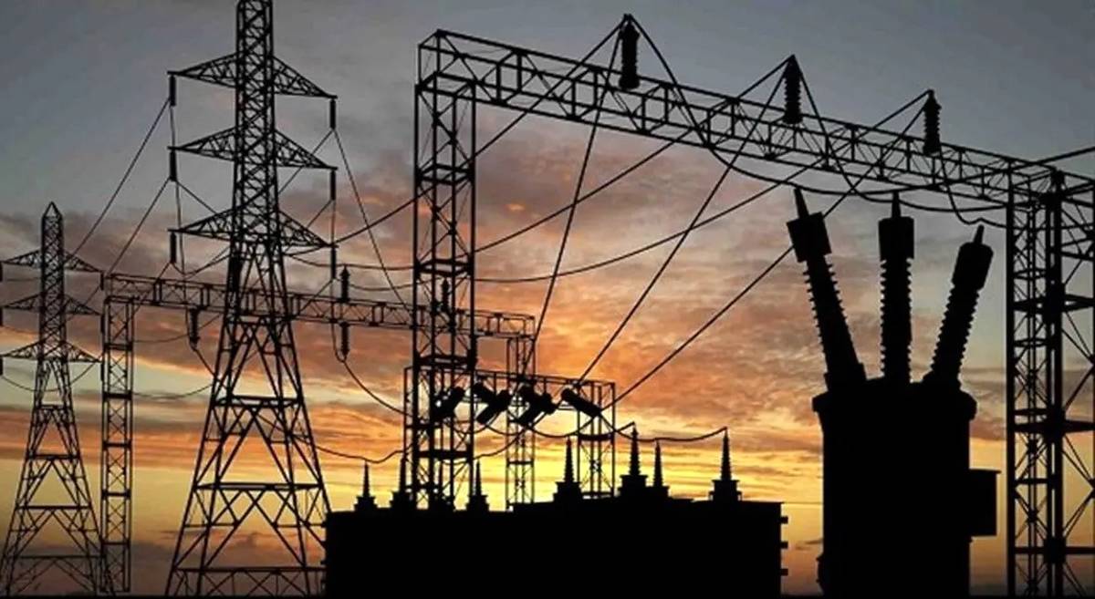  دو راهی «برق خانگی» و «برق صنایع» روی میز مسئولان/ مشکل قطعی برق دوماه زودتر از پارسال گریبان صنعت را گرفت