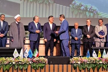تقدیر از عملکرد گروه مالی در مجمع عمومی عادی سالیانه