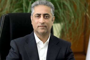 تجدید میثاق مدیرعامل و دیگر کارکنان بانک صنعت و معدن با آرمان های بنیانگذار انقلاب اسلامی حضرت امام خمینی(ره)