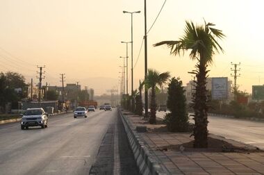 رنگ‌آمیزی ۱۰ هزار متر از جداول بزرگراه شهید کاظمی در منطقه ۱۹