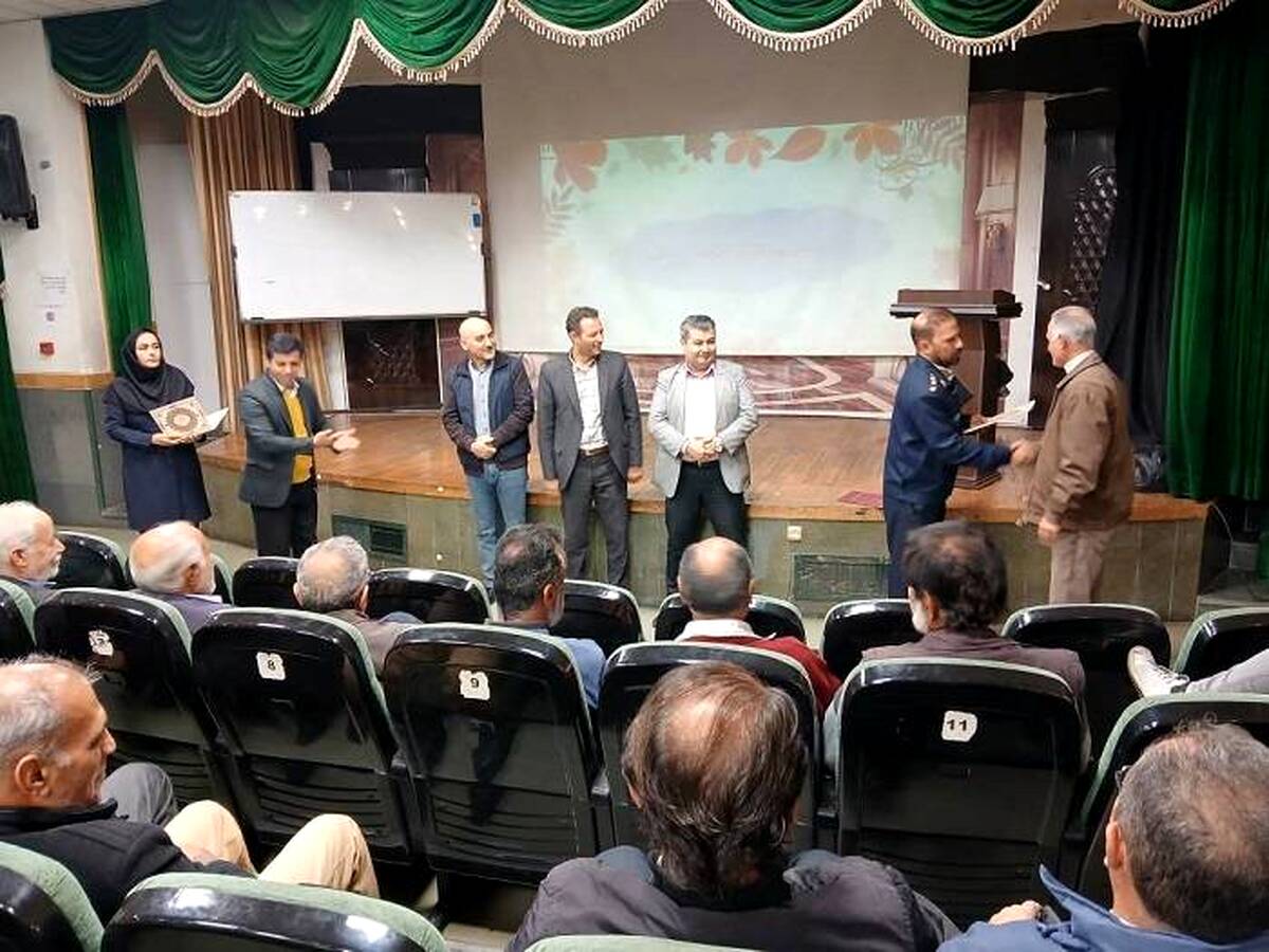 تجلیل رانندگان قانونمند ناوگان حمل و نقل عمومی منطقه 2 پایتخت