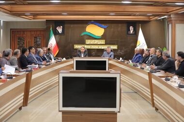 حضور بی‌واسطه مدیرعامل منطقه آزاد انزلی در خطوط تولید و تقدیر از کارگران نمونه