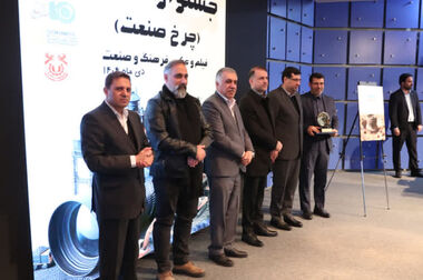 نصب سکوی تولیدی میدان نفتی رشادت در آب‌های نیلگون خلیج همیشه فارس