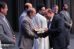 تجلیل فروزنده از شهردار منطقه ۱۶