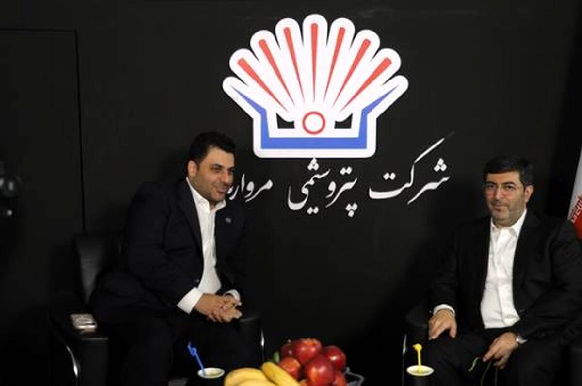 بازدید مدیرعامل شرکت سرمایه‌گذاری اهداف از غرفه پتروشیمی مروارید