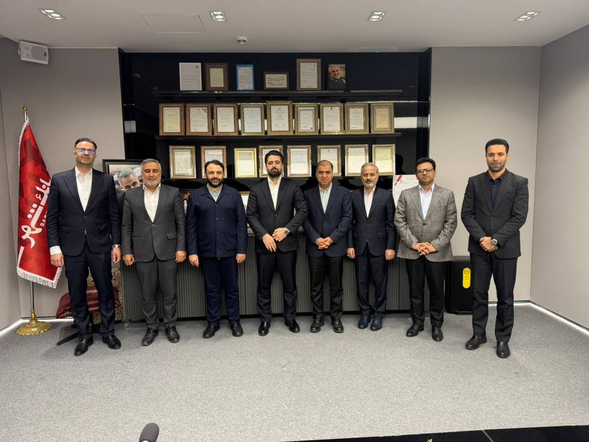 توافق‌نامه‌های راهبردی میان بانک شهر و فولاد غدیر نی‌ریز به امضاء رسید