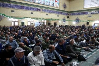 تجلیل نمایندگان پالایشگاه تهران از مادر گرامی شهید سرافراز خسرو قزوینه
