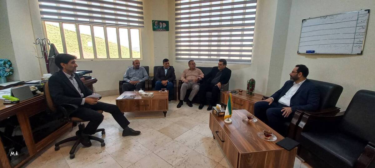 انعقاد قرارداد بیمه دی با شهرداری دوره چگنی لرستان / حضور مدیر بیمه دی استان در منزل شهدا