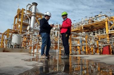 ویدئو: انعکاس خبر موفقیت‌ گروه پتروپارس در آغاز عملیات حفاری چاه‌های توسعه‌ای پروژه بلال در رسانه ملی
