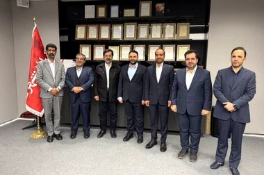 «نشان عالی کیفیت در صنعت بانکداری و صنایع وابسته» به مدیرعامل بانک شهر اهداء شد