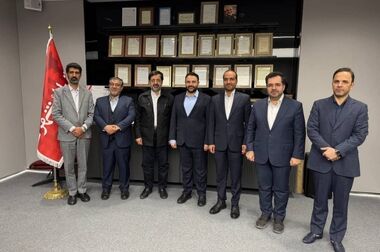 «نشان عالی کیفیت در صنعت بانکداری و صنایع وابسته» به مدیرعامل بانک شهر اهداء شد