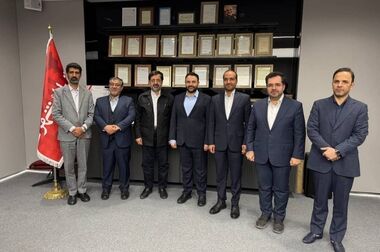 «نشان عالی کیفیت در صنعت بانکداری و صنایع وابسته» به مدیرعامل بانک شهر اهداء شد