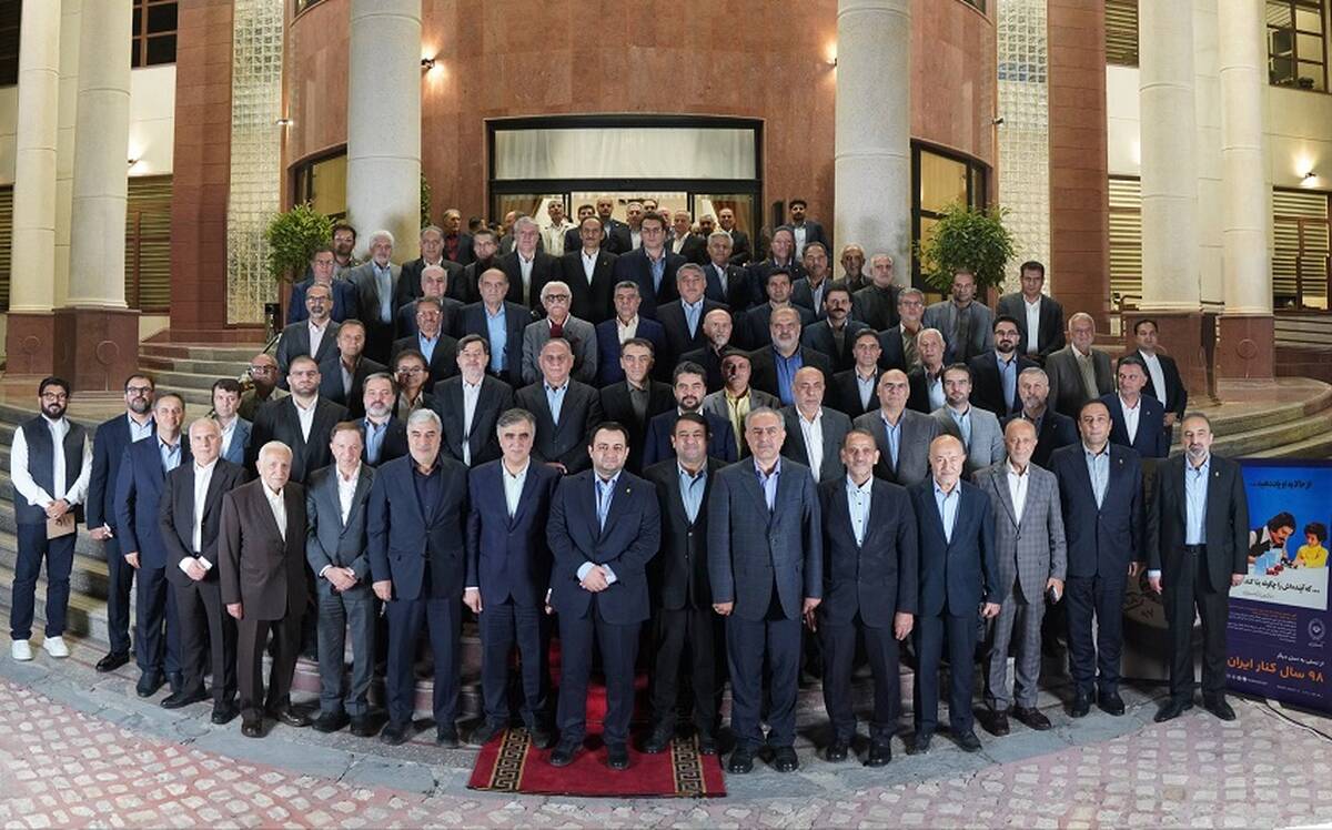 با حضور جمعی از پیشکسوتان و چهره‌های فرهنگی، هنری و ورزشی؛ آیین گرامی‌داشت ۹۸ سالگی بانک ملی ایران برگزار شد