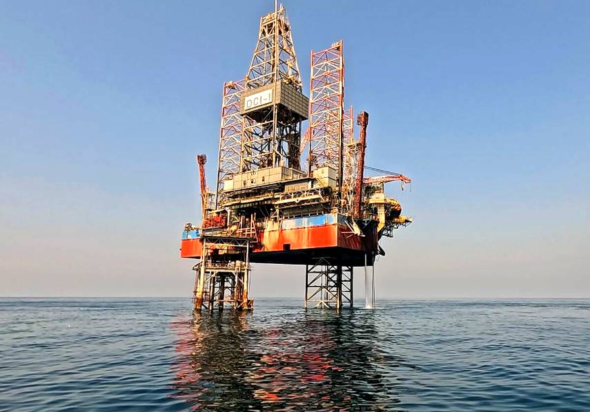 جابجایی سکوی حفاری DCI-1 به میدان گازی بلال در شرایط دشوار جوی به پایان رسید