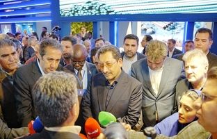  حضور وزیر صنعت، معدن و تجارت و رئیس هیات عامل ایمیدرو در غرفه ایمیدرو /ارایه گزارش دستاوردهای ایمیدرو همچون تکنولوژی PERED و راه اندازی معدن مهدی آباد از سوی آقاجانلو 