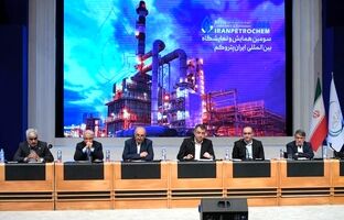 تأمین خوراک و منابع مالی؛ ۲ اولویت اصلی هلدینگ خلیج فارس/ طراحی ۱۳ بسته سرمایه‌گذاری هلدینگ در توسعه میادین نهایی شد
