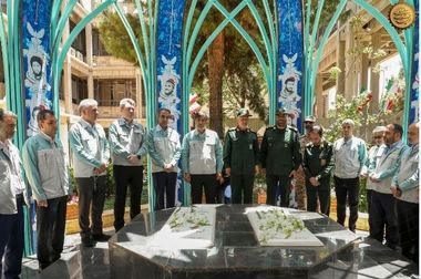 رئیس‌جمهور جایزه سرمایه‌گذار برتر نیروگاه‌های خورشیدی کشور را به گروه فولاد مبارکه اهدا کرد